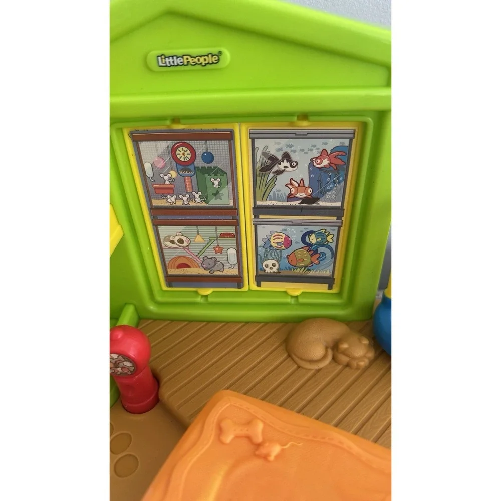 Fisher Price Little People Vet Center Pet Animal Clinic Grooming